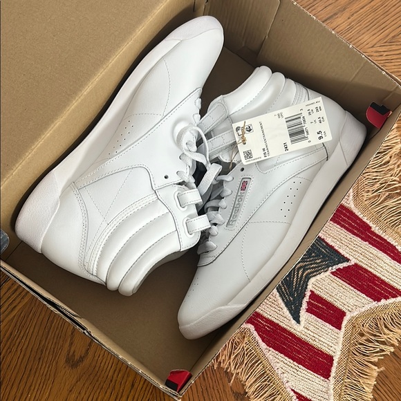 Reebok⭐️NWT White Freestyle Hi-Top Sneakers Women’s Size 9.5 - Picture 2 of 12